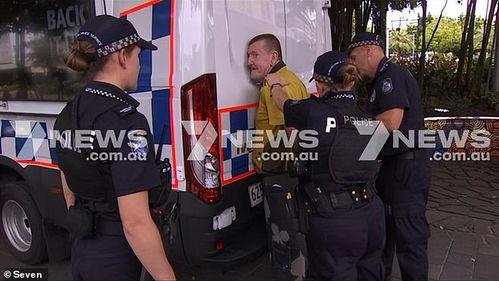 新闻爆料袭警案例最新版,暴力冲突升级，警民关系再引关注